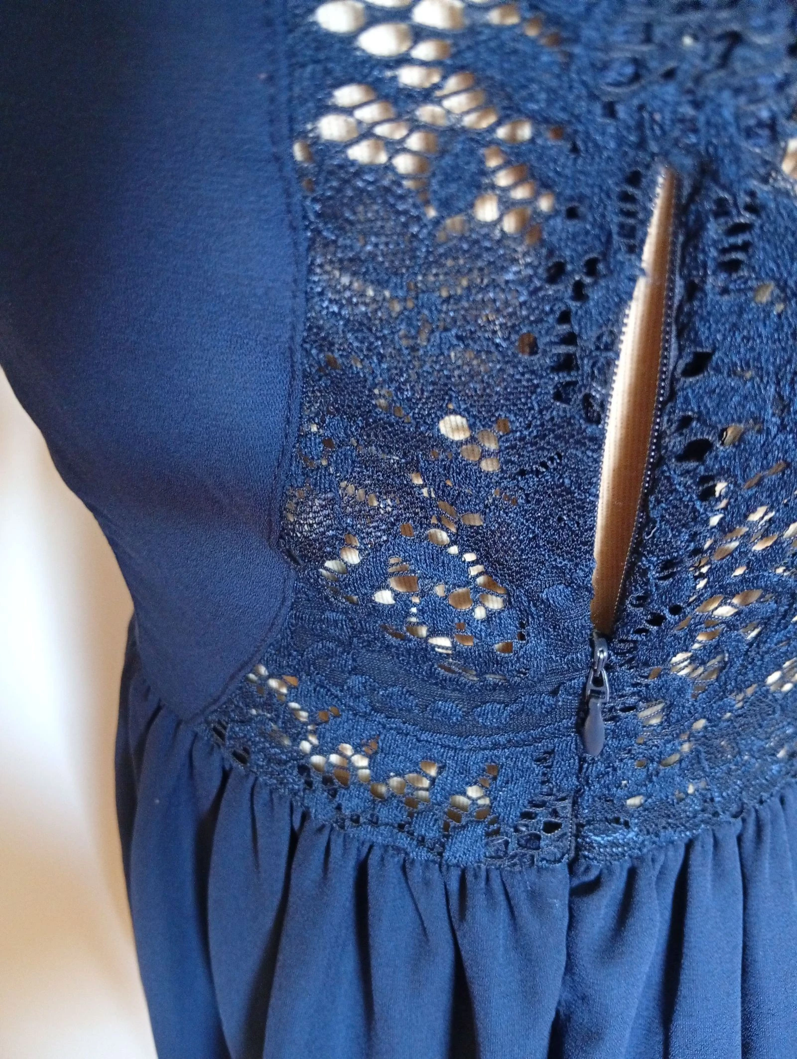 Vestido curto azul marinho estilo coquetel – photo 5